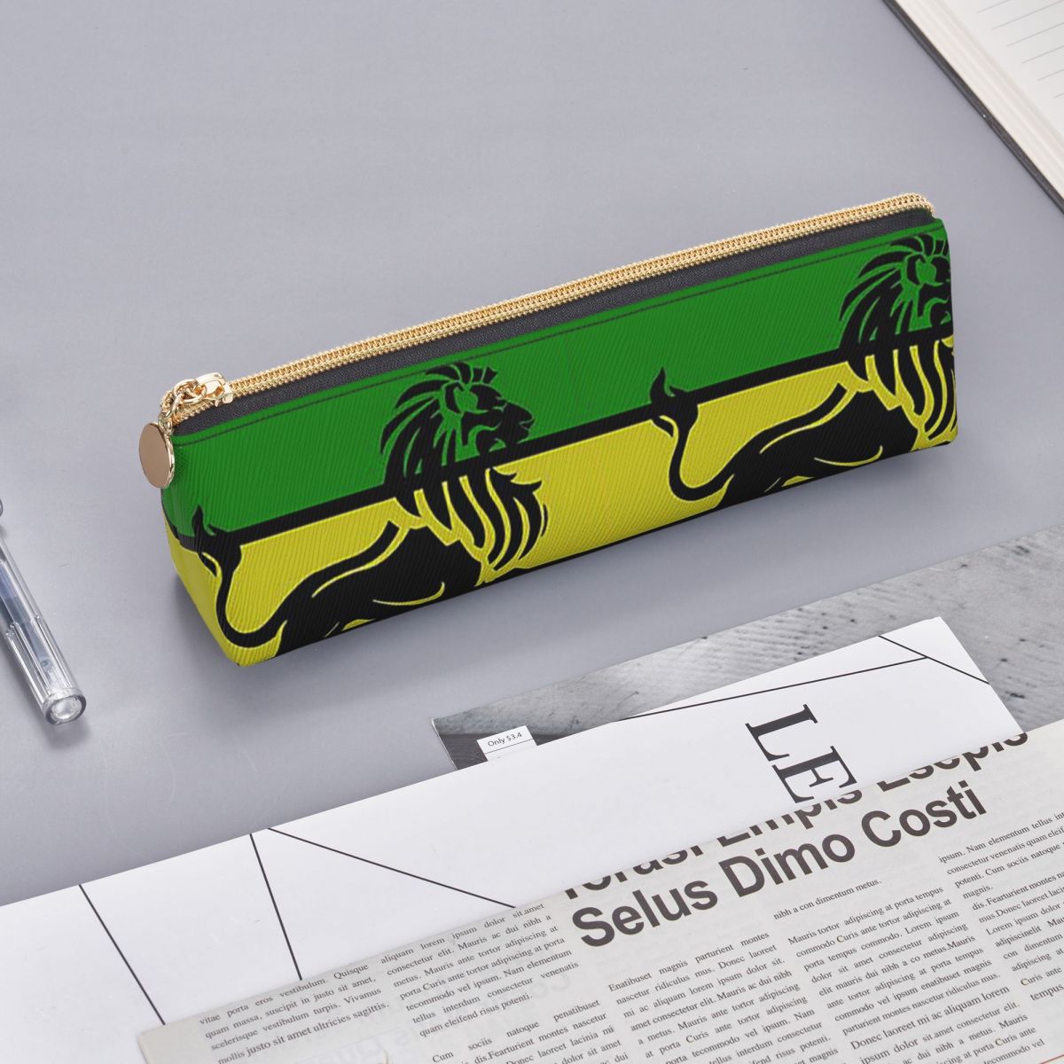 Lion Stationery & Office Supply(Kunshan)Co.Ltd - Siyah Rasta Aslanı Rasta Bayrağı Üzerinde